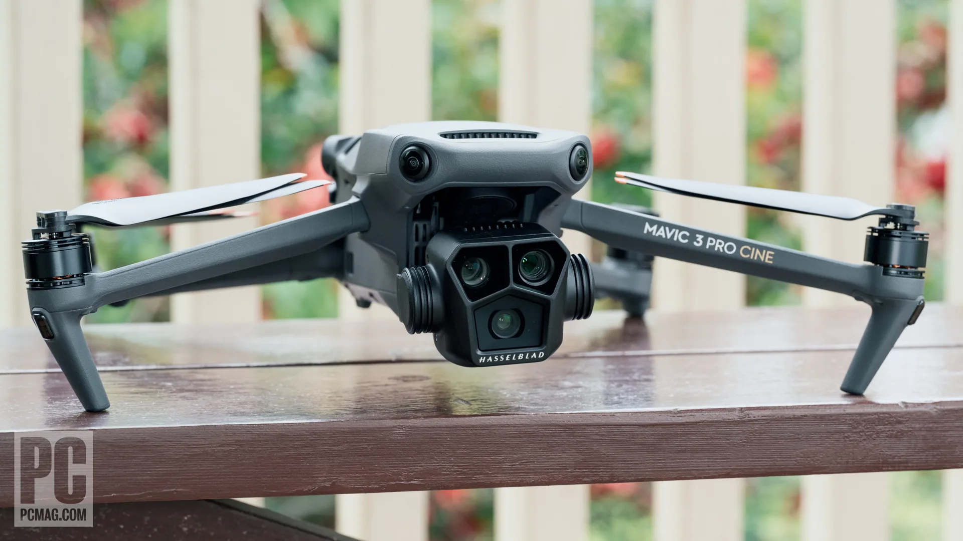 DJI Mavic 3 Pro: Флагманский дрон с улучшенной камерой