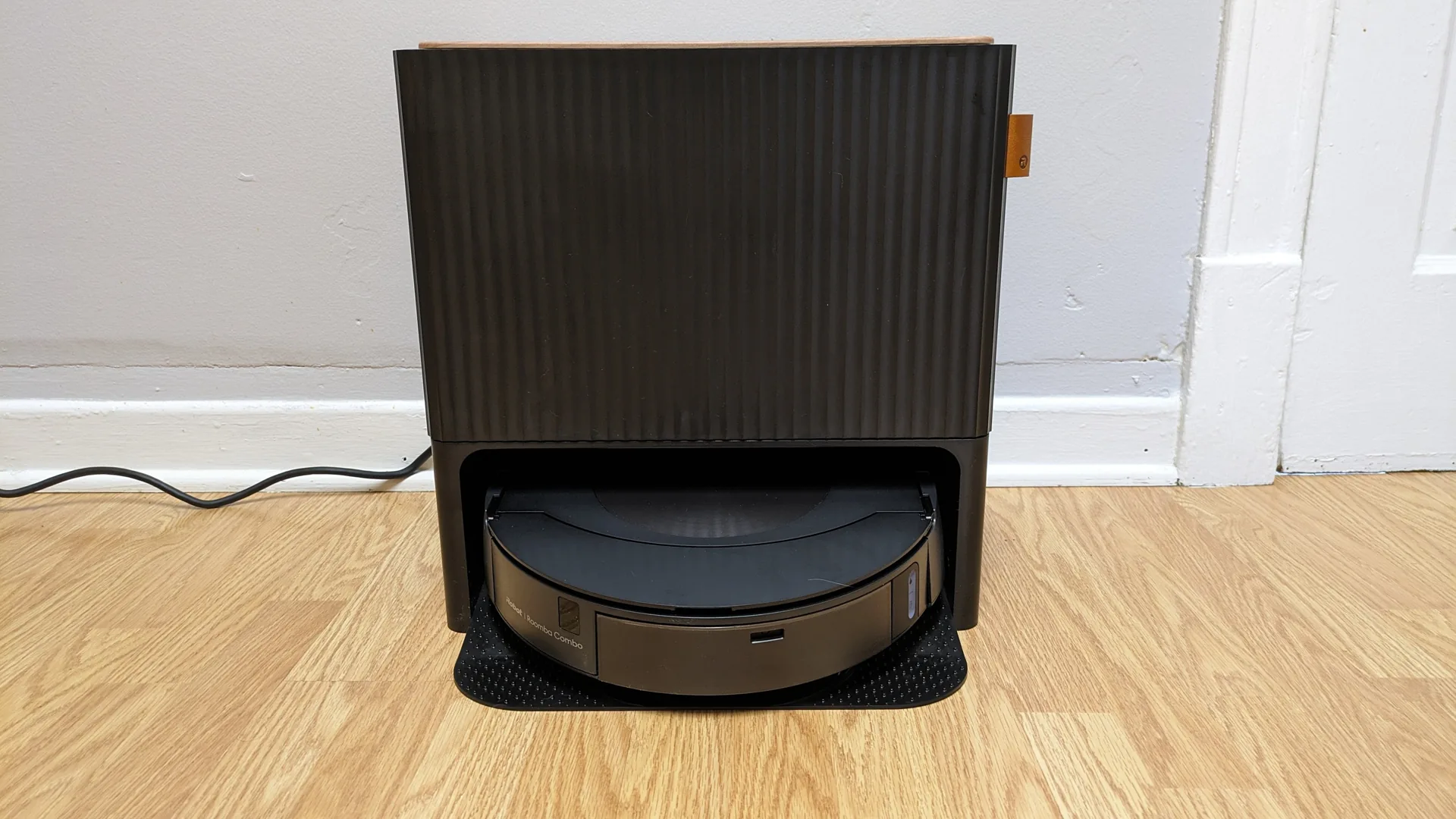 iRobot Roomba Combo j9+: Робот-пылесос с функцией влажной уборки