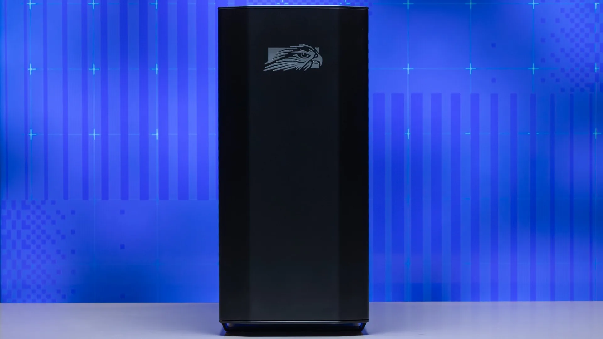 Falcon Northwest FragBox 2025: Мощность, которая помещается в чемодан