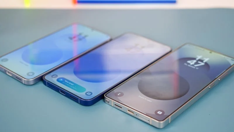 Apple iPhone 17 против Samsung Galaxy S25: Два флагмана, один сложный выбор. Полный разбор