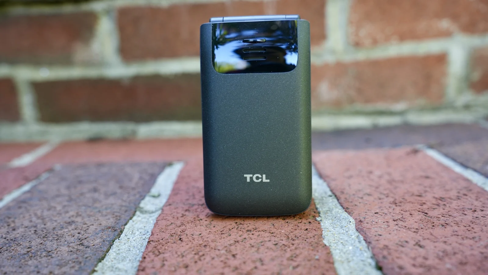 TCL Flip 4 5G: Простая раскладушка, которая может быть всем, что вам нужно. Но так ли это?